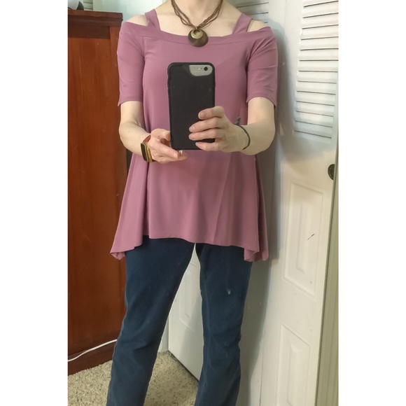 Mauve shark bite hem cold shoulder tee - Picture 3 of 8